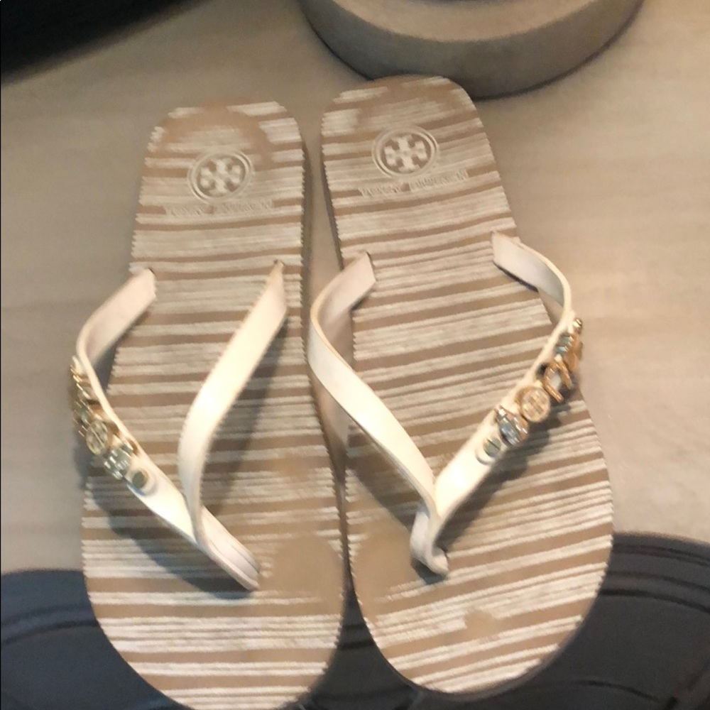 Tory Burch charm flip flop size 9